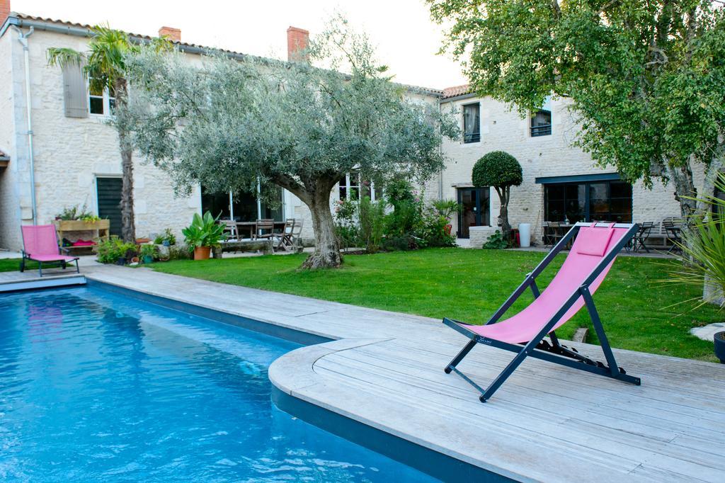 Bed and Breakfast Un Banc Au Soleil Marsilly  Экстерьер фото